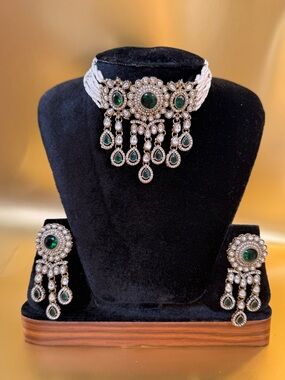 Emerald & Pearl Statement Choker Necklace Set - Green